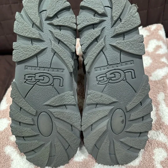 Ugg Grey Short Boot - Picture 2 of 7